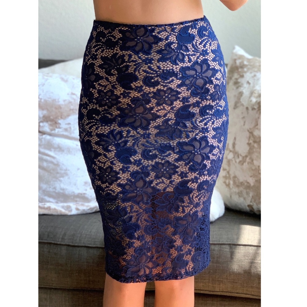 💕HP💕NWT ANGL Fora Navy Floral Lace Pencil Skirt - Picture 4 of 4